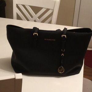 Micheal Kors purse